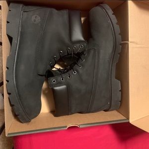 Black timberland 6in boot (black)
